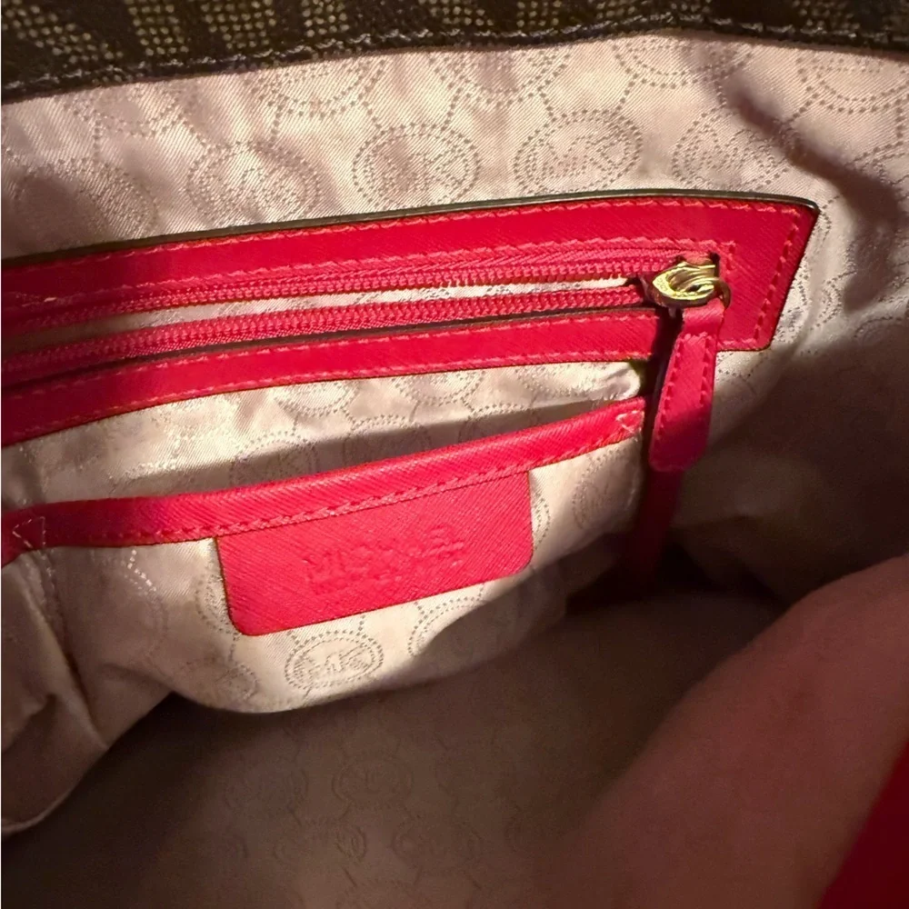 Michael Kors mk signature